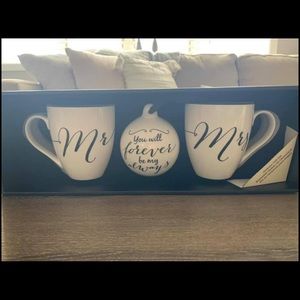 Mug set with ornament